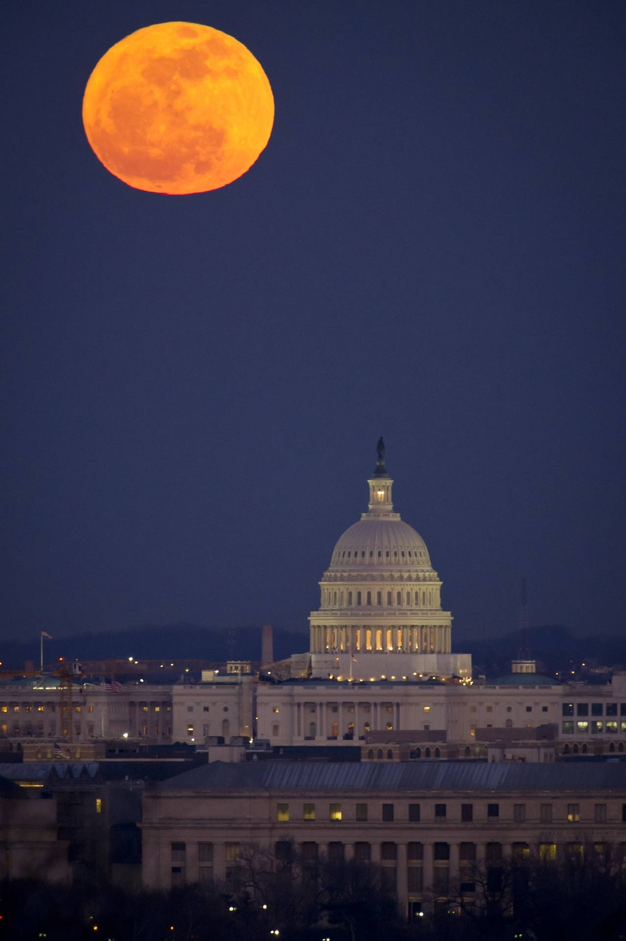 Full Moon Over White House Wallpaper