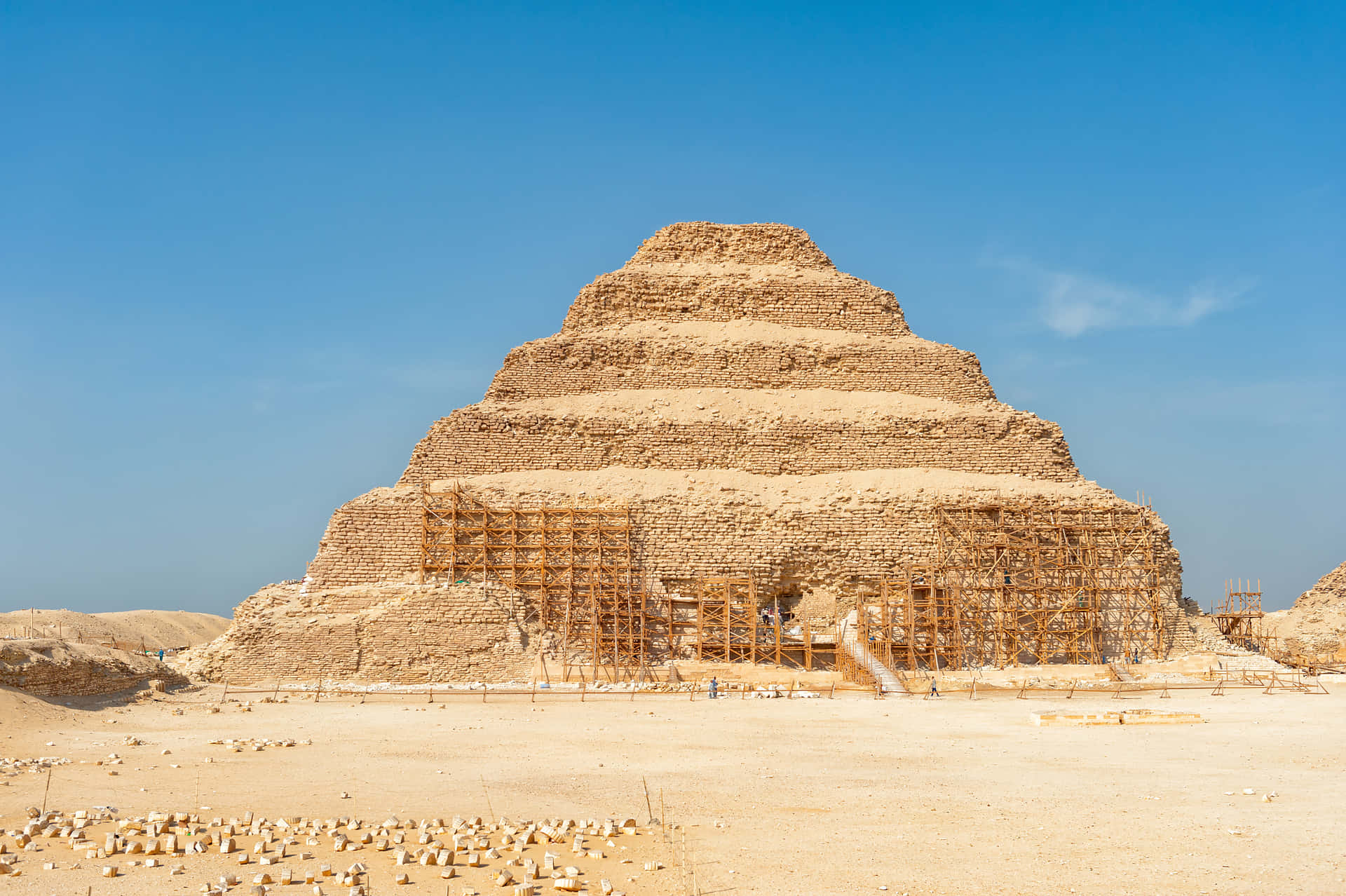 Full View Of Saqqara Pyramid Wallpaper