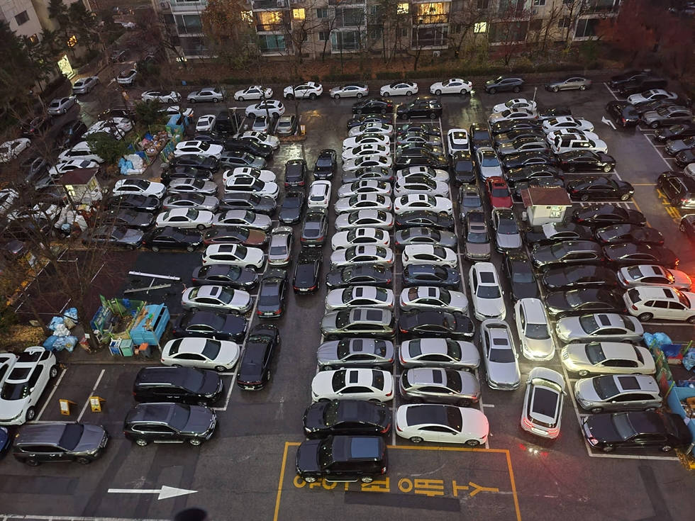 Parcheggiocompletamente Occupato In Corea. Sfondo