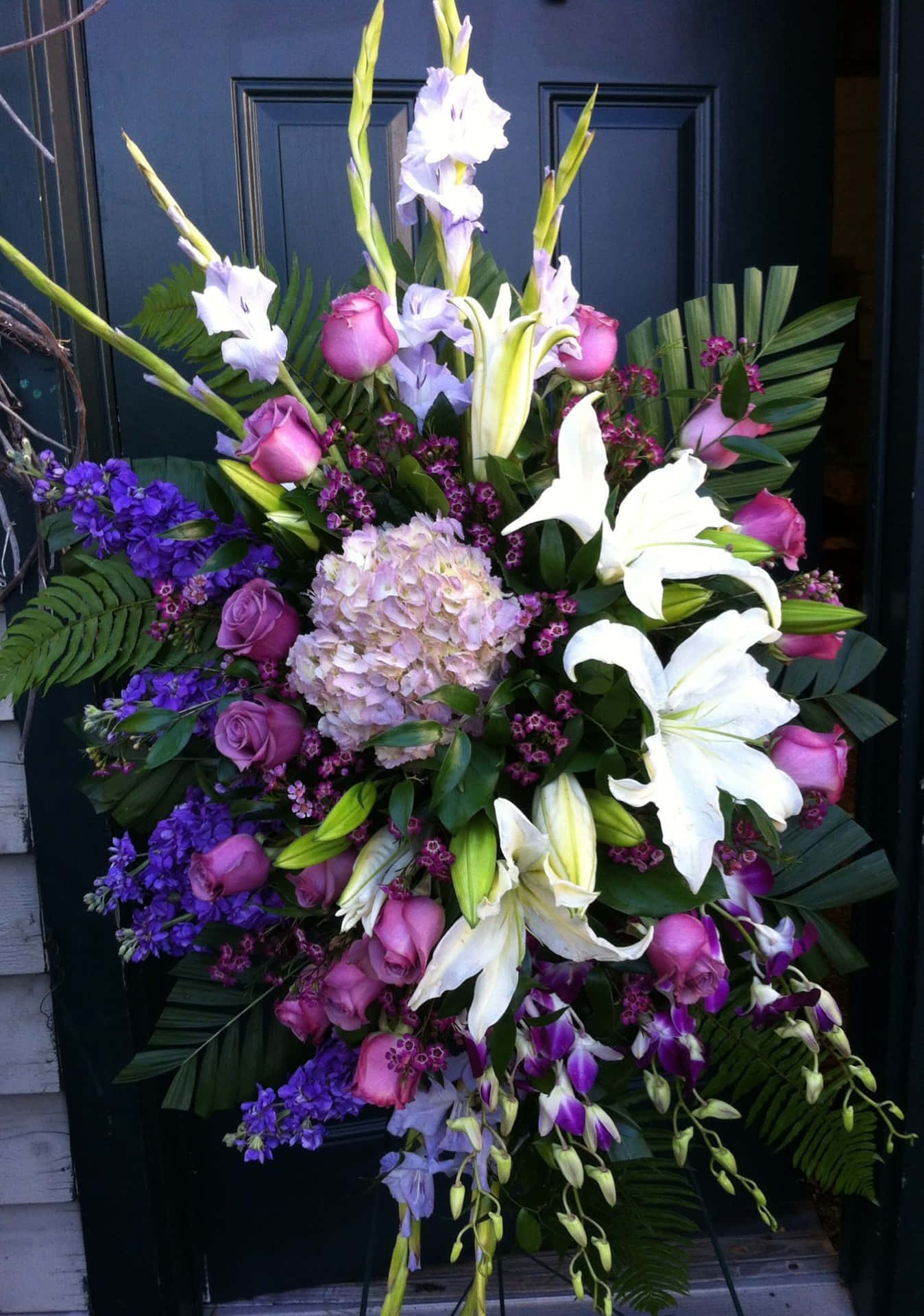 Memorialize a Loved One with a Beautiful Flower Arrangement