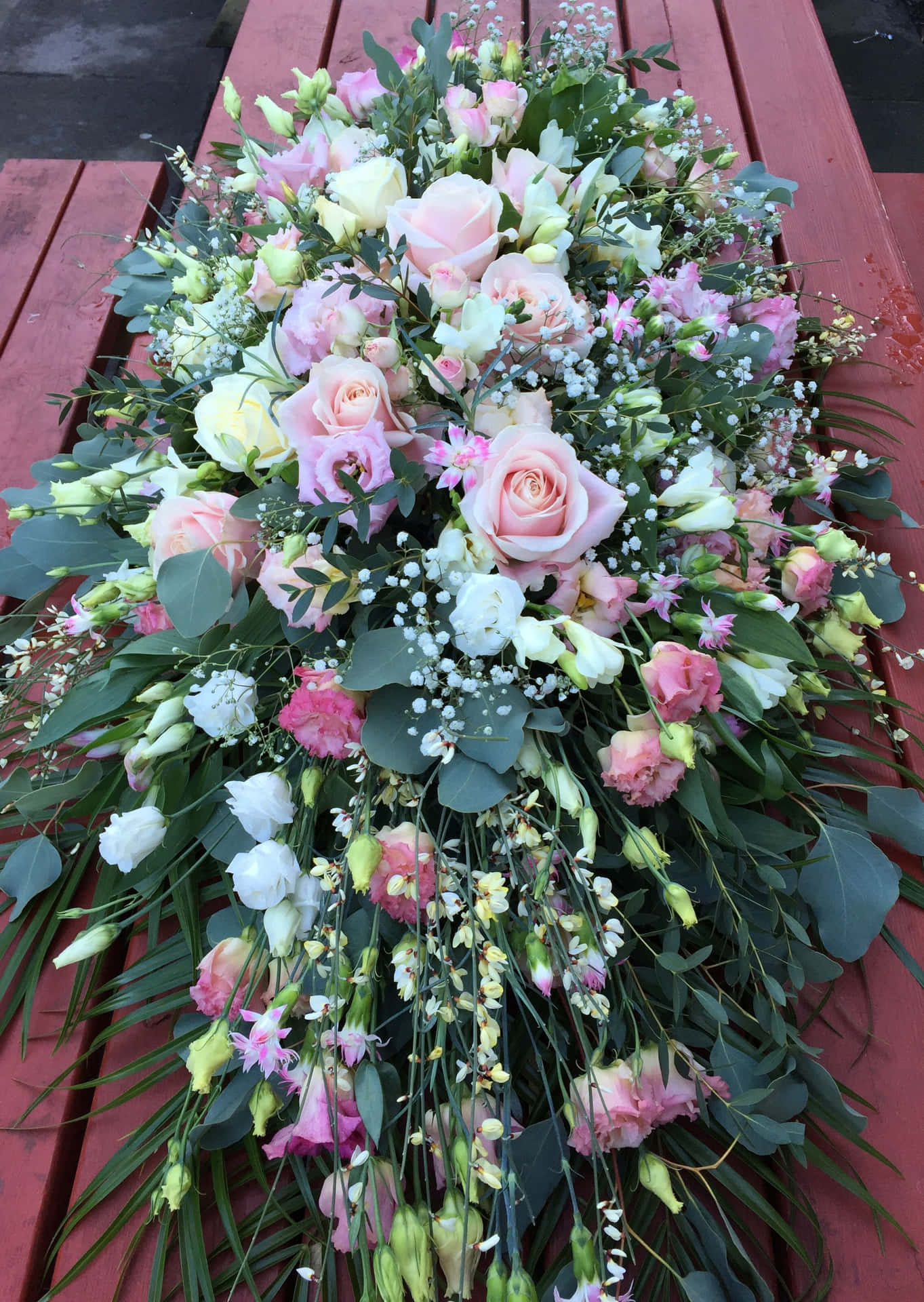 Express Your Sympathy with Beautiful Funeral Flower Arrangements