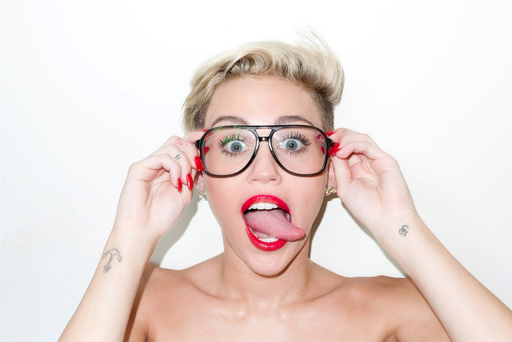Funny And Nerdy Miley Cyrus