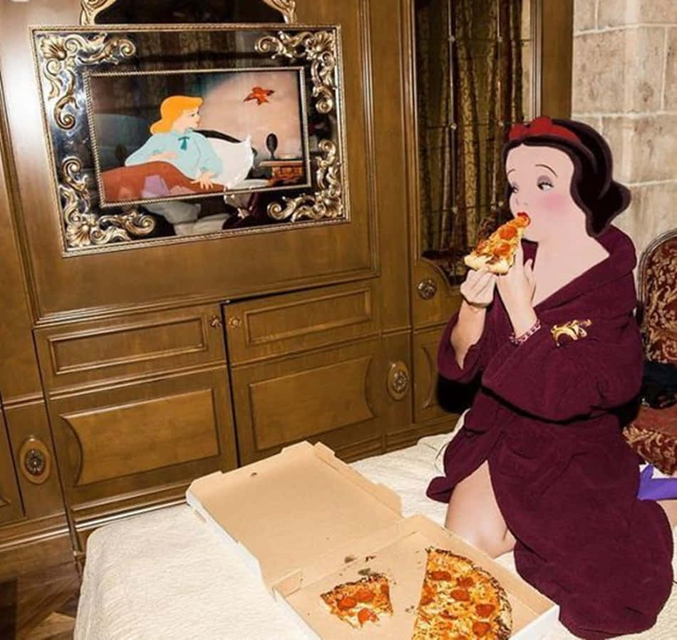 Sjov Disney Snow White spise pizza billede