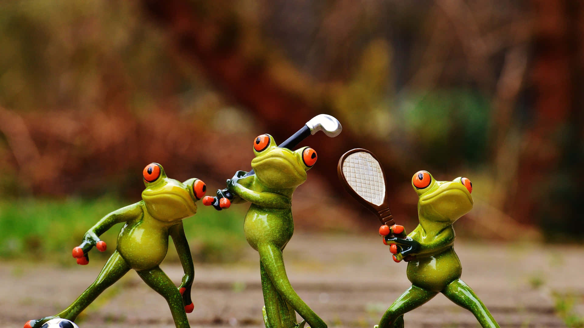 Funny Frogs Playing Golf Picture