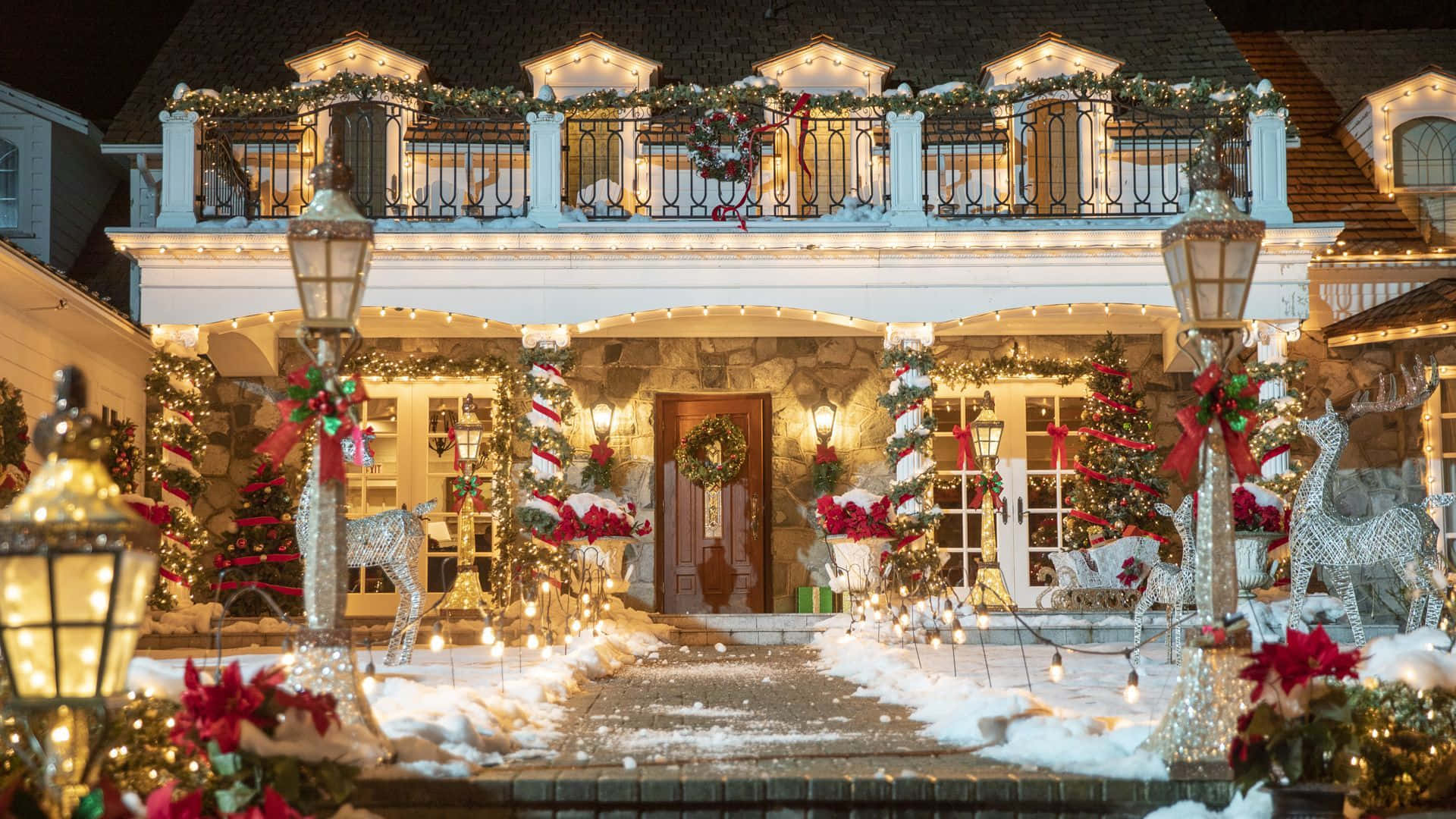 A House Decorated For Christmas With Lights And Decorations Wallpaper