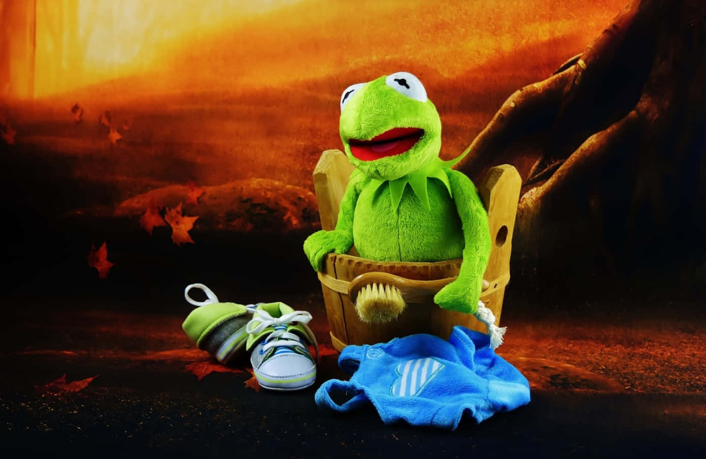 Funny Kermit With Brush Picture