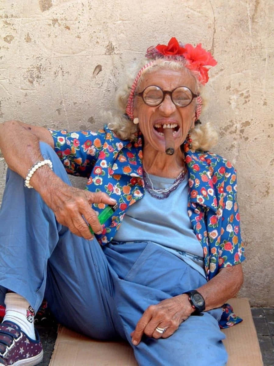 Funny Old Lady Smoking Pictures