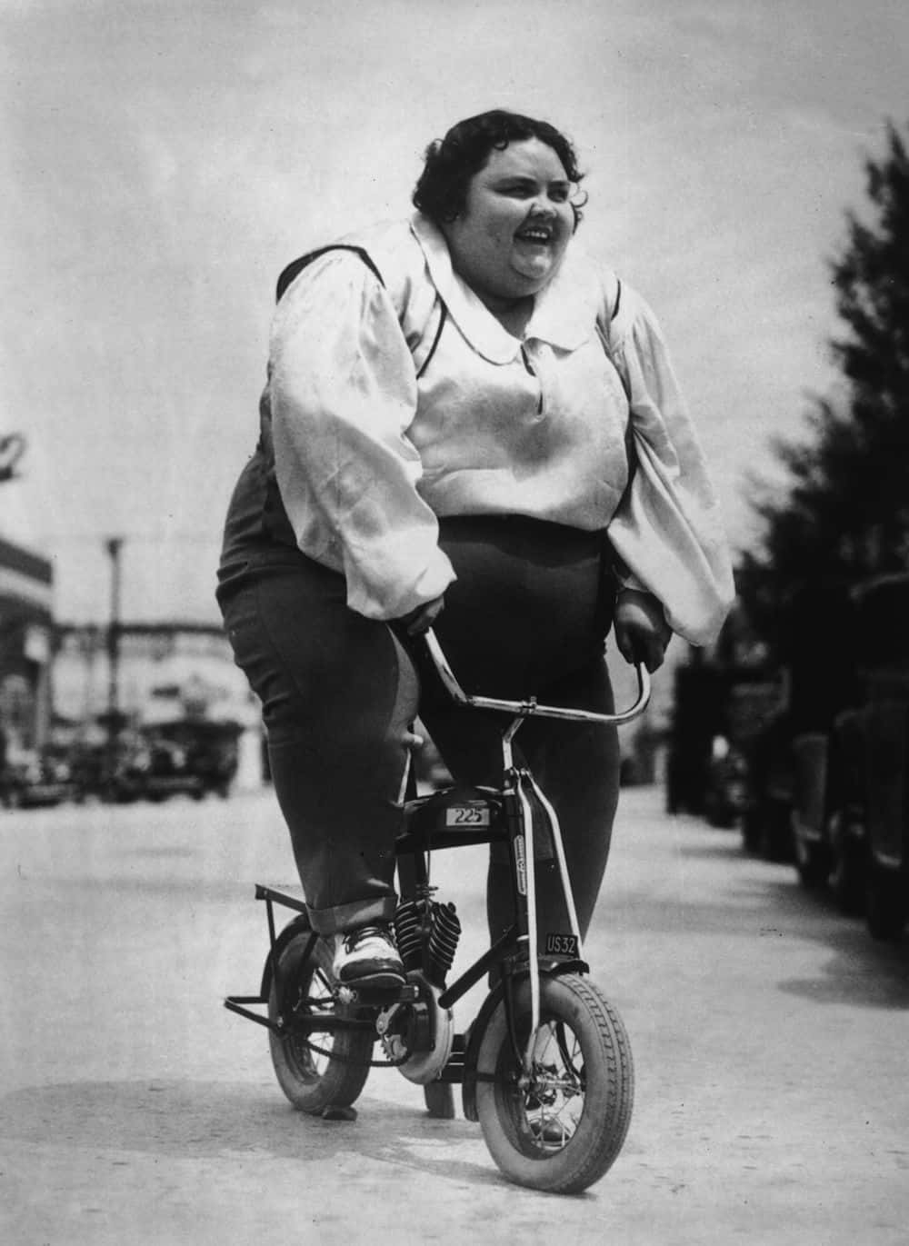 Funny People Woman Riding Small Bike Pictures