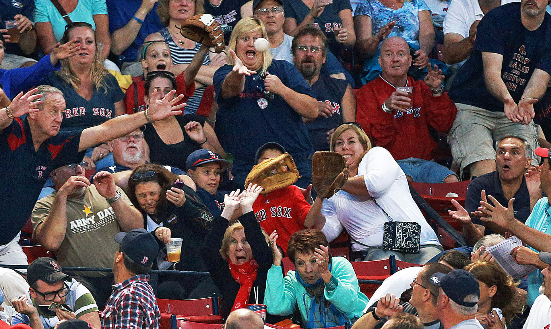 Funny Sports Crowd Catching Baseball Picture