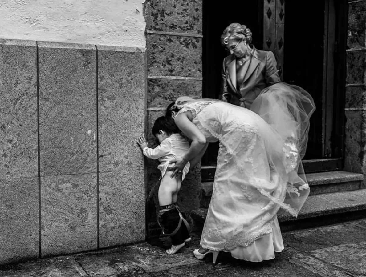 Funny Wedding Pictures Urinating Picture