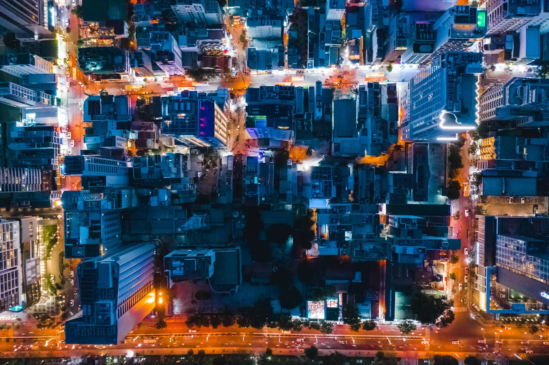 Futuristic Cityscape Of Blade Runner Wallpaper