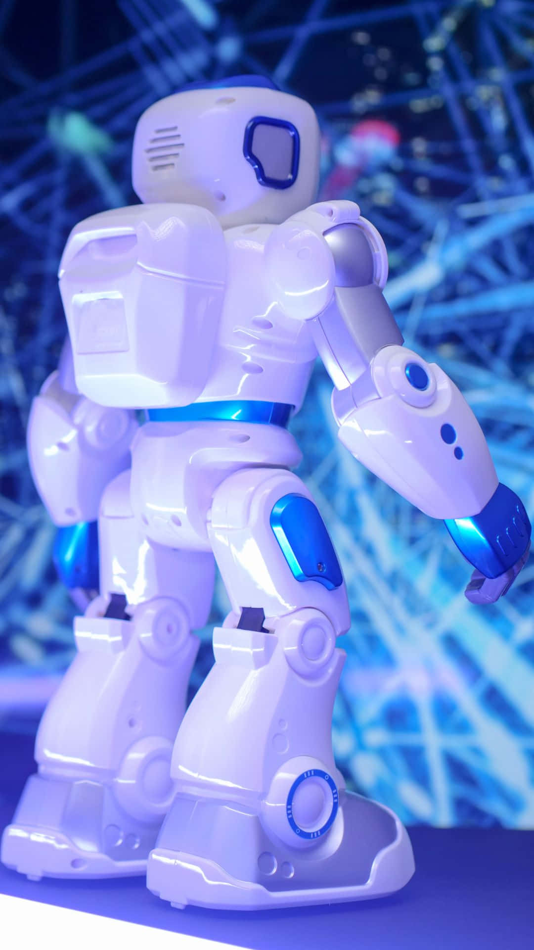 Futuristische Robot Pose Blauwe Verlichting Achtergrond