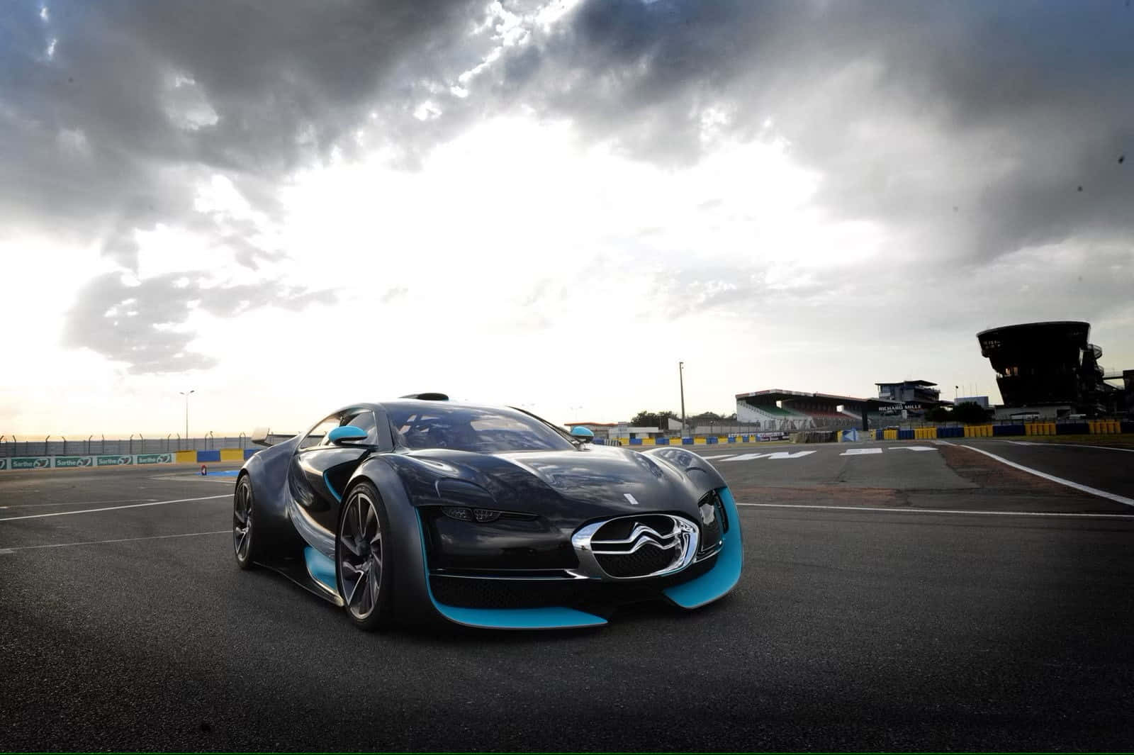 "futuristic Streak - The Citroen Ds Survolt In Full Glory" Wallpaper