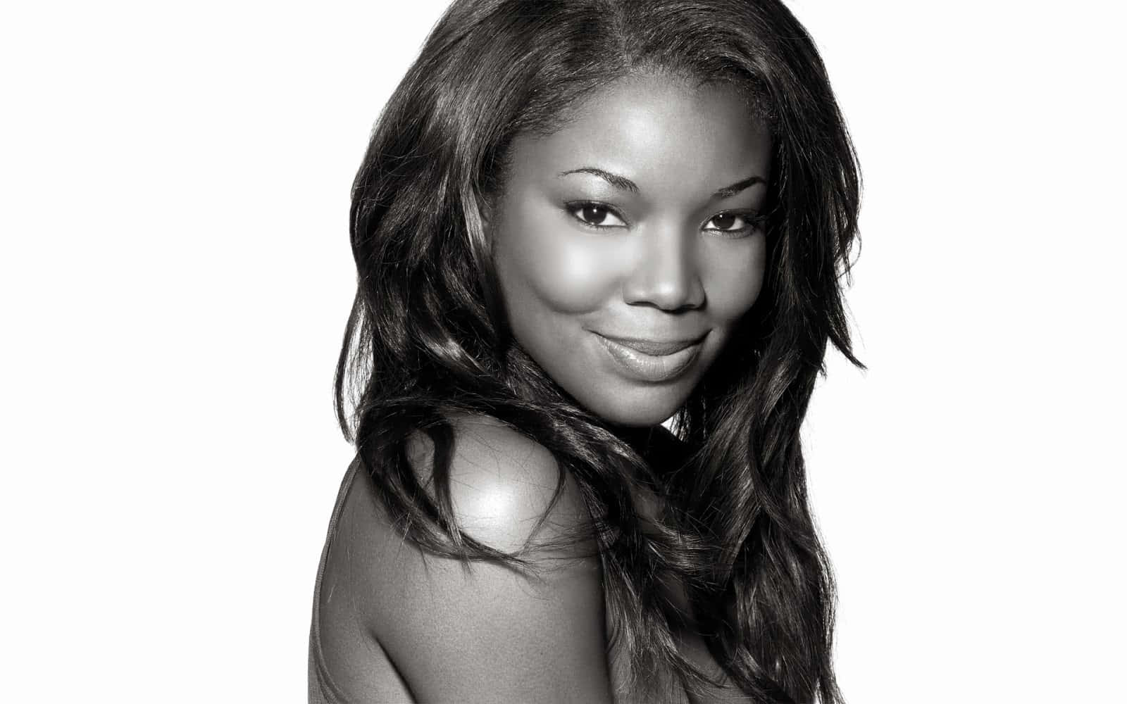 Gabrielle Union Smiling Effortlessly at a Photoshoot Wallpaper