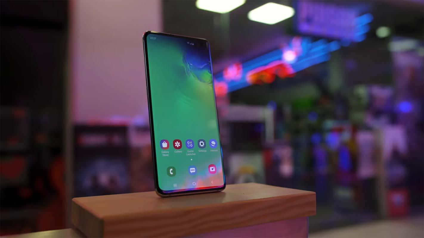 Get the new Galaxy S10 and experience unparalleled power and design