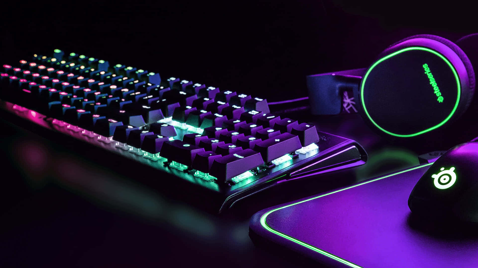 Boost your gaming skills with a custom gaming keyboard. Wallpaper