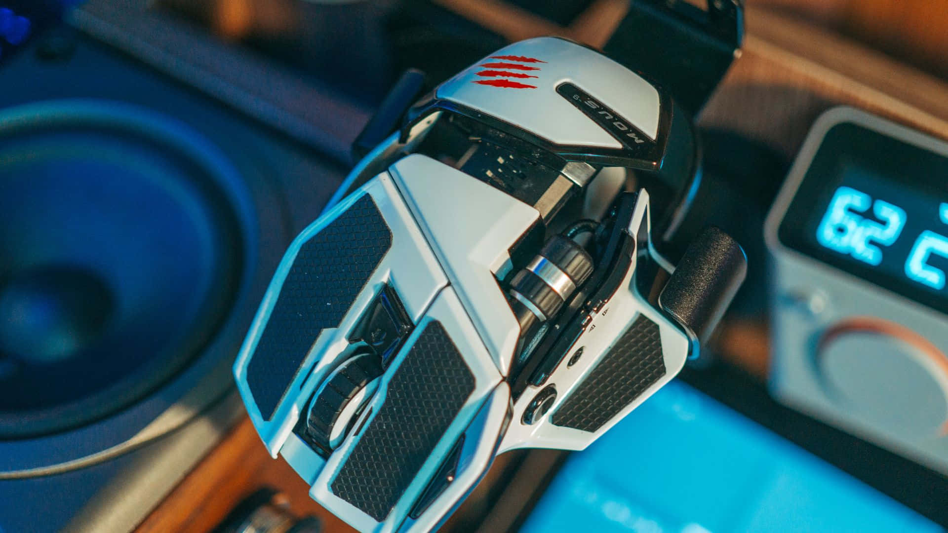 Take your gaming to the next level with this gaming mouse. Wallpaper