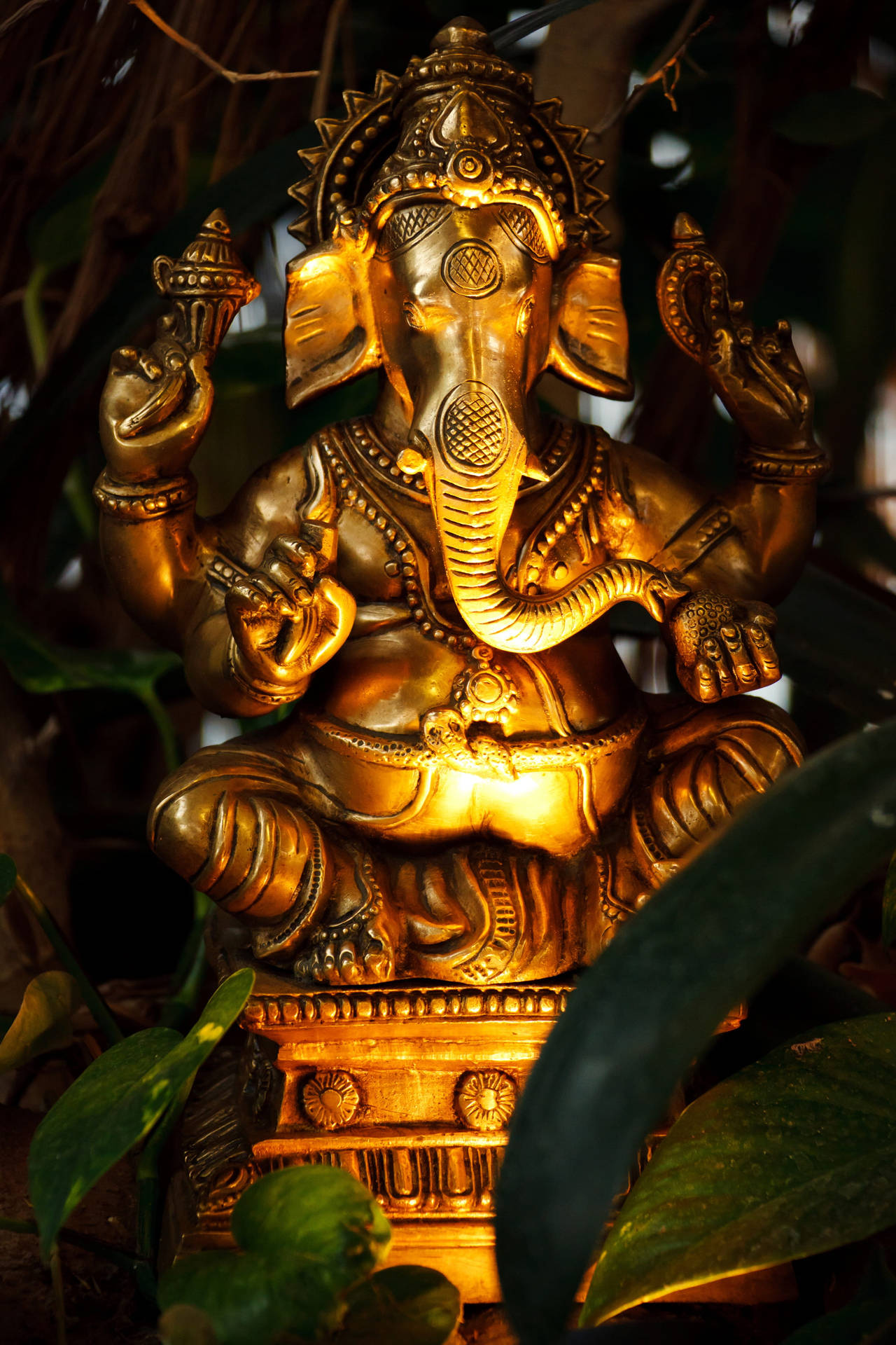 Statua D'oro Di Ganesh Ji Hd Sfondo