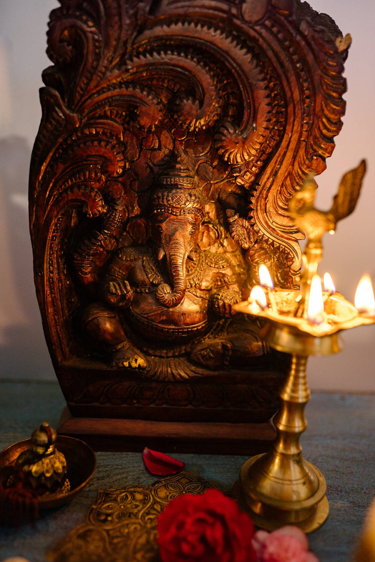 Ganesha With Gold Stand Wallpaper