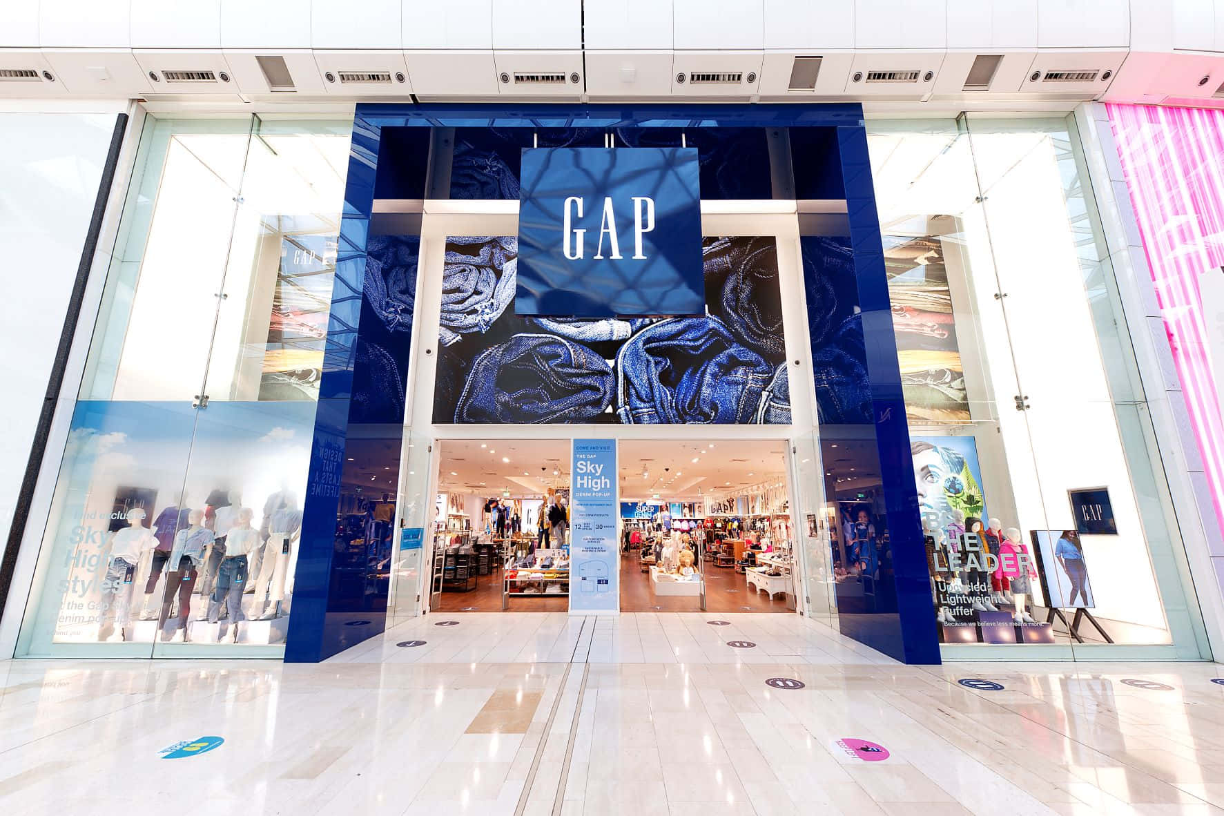 Gp Store In A Mall With Blue And White Walls