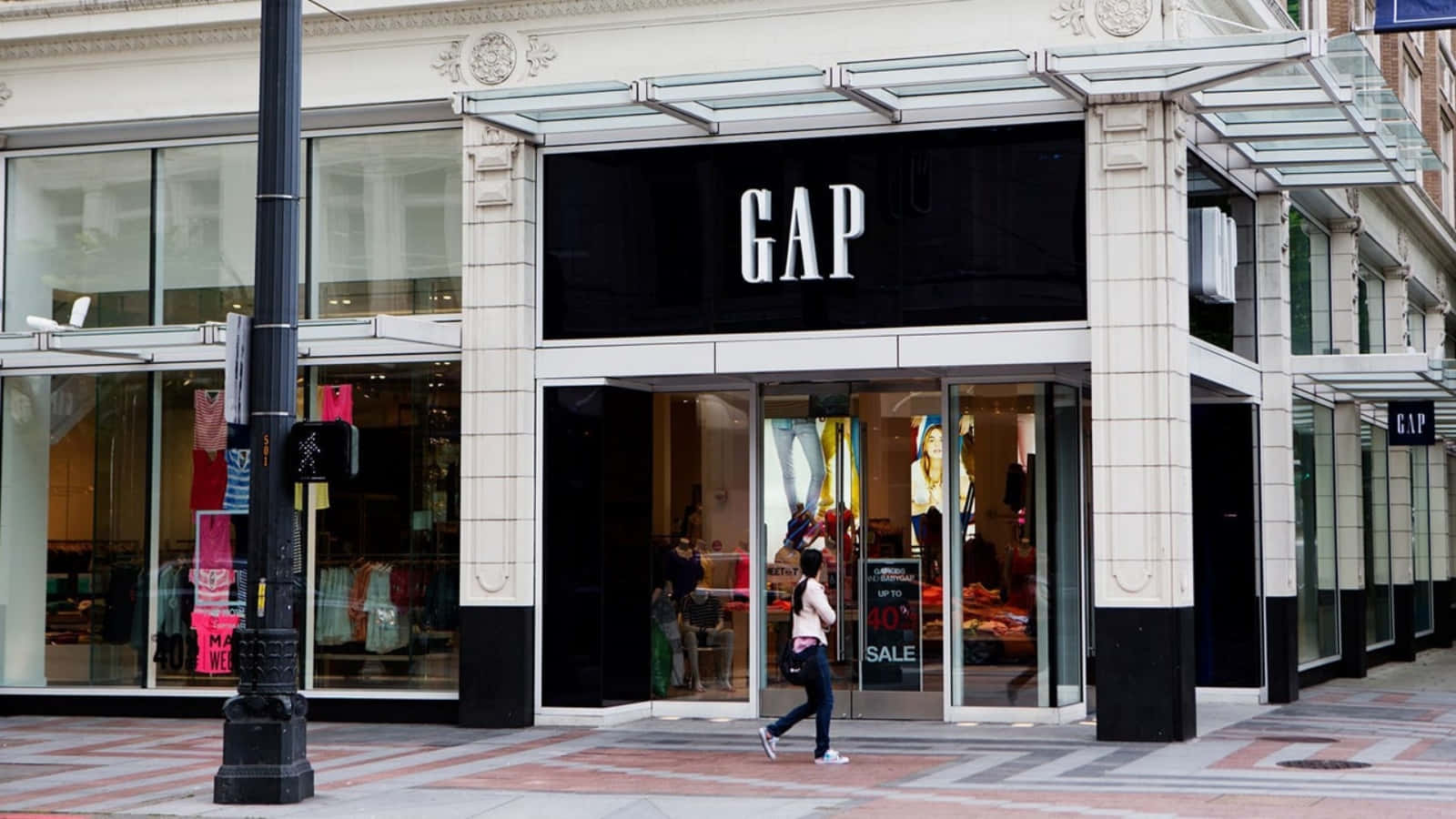 Sfoggiauno Stile Elegante Con L'ultima Collezione Di Gap