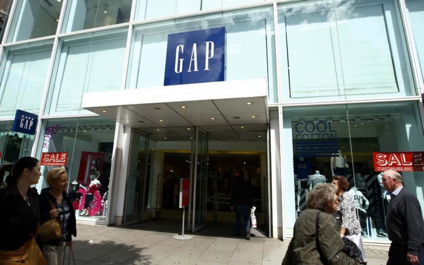 "Shop Gap and be stylish"