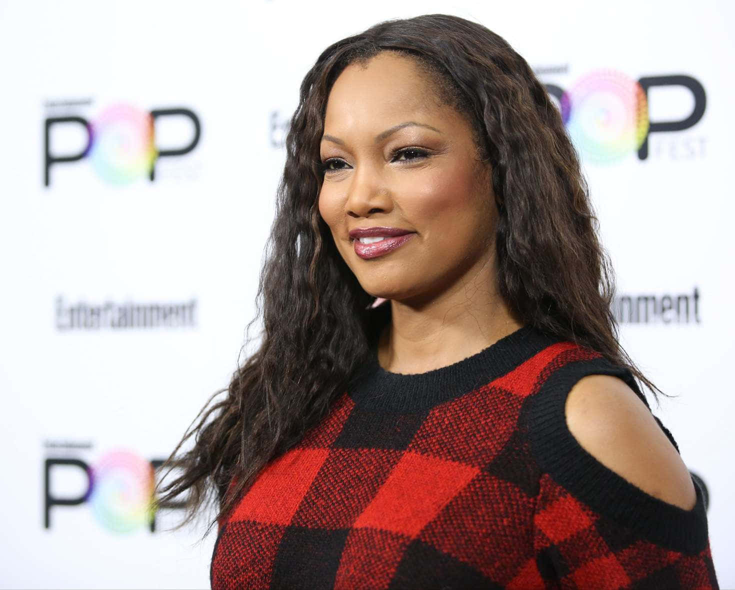 Garcelle Beauvais Poseeraa Upeassa Valokuvauksessa Taustakuva