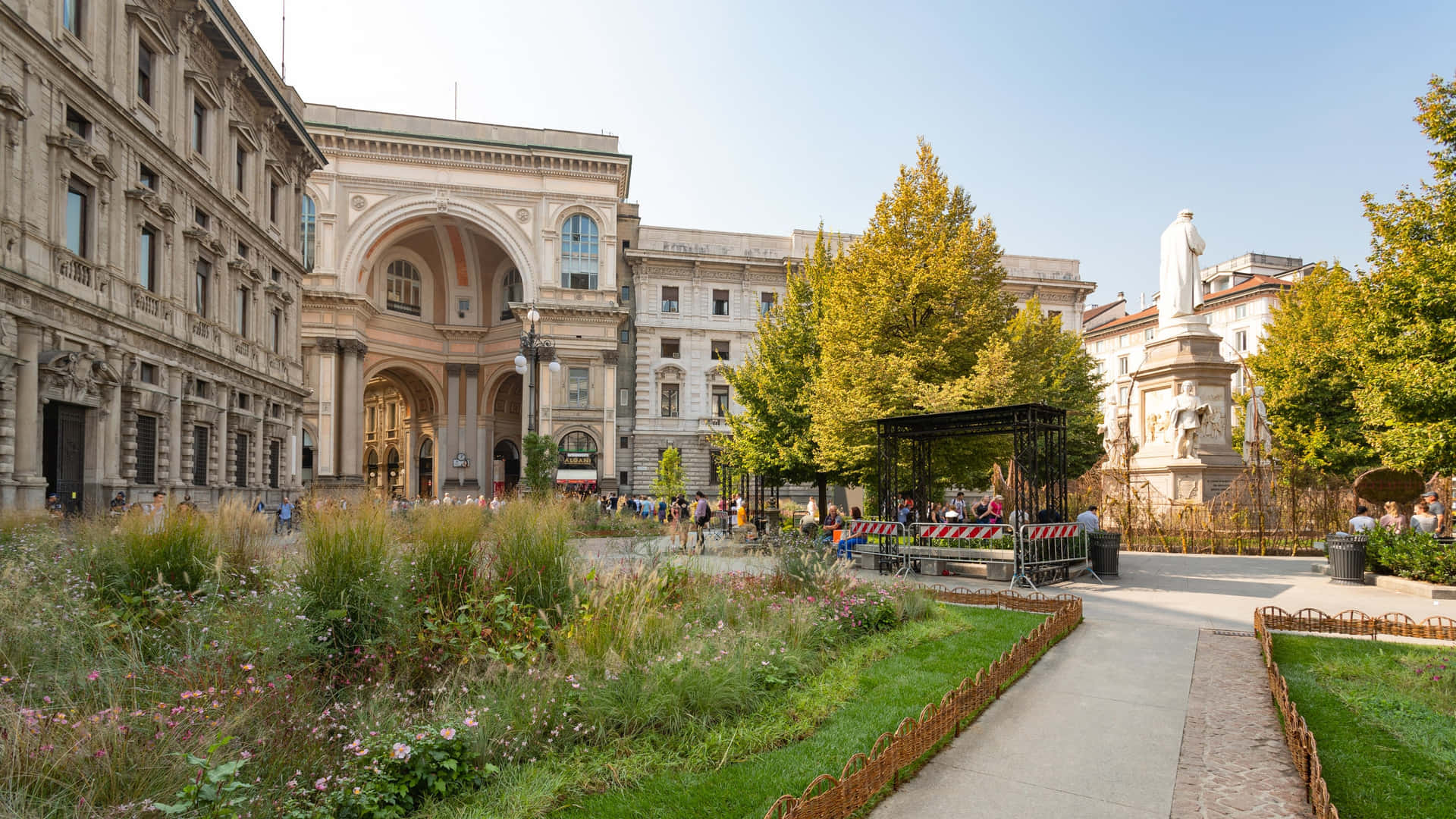Garden With Statue Outside La Scala Opera House Wallpaper