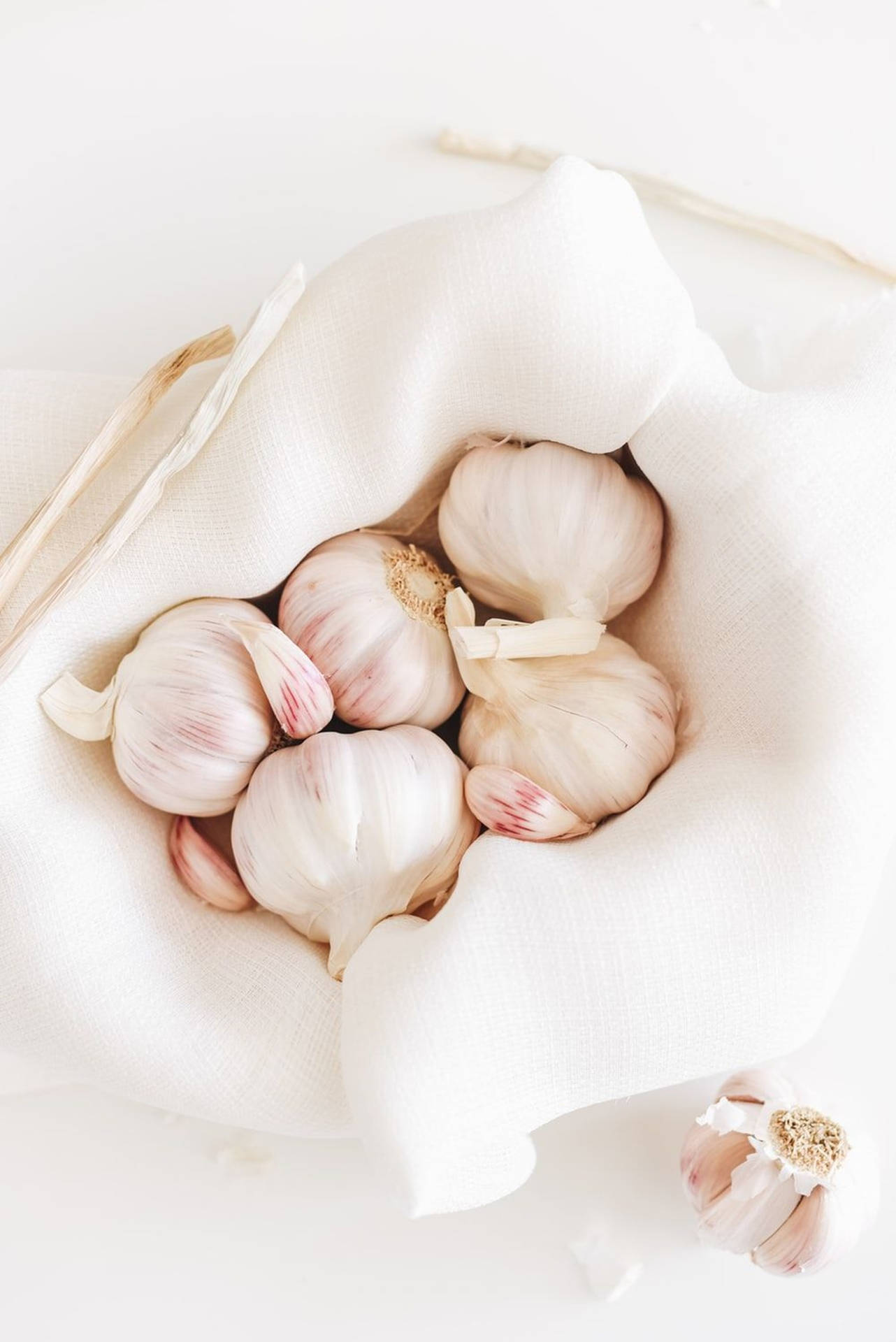Garlic Vegetable Herb In White Soft Linen Wallpaper