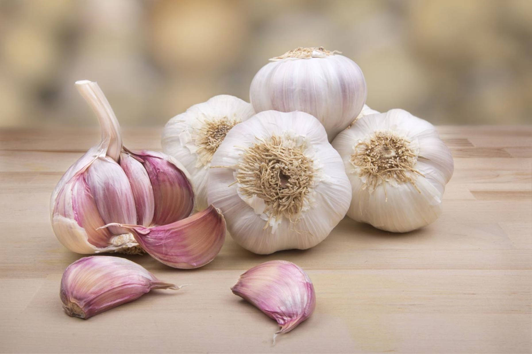 Garlic Vegetable Herb With Purple Cloves Wallpaper