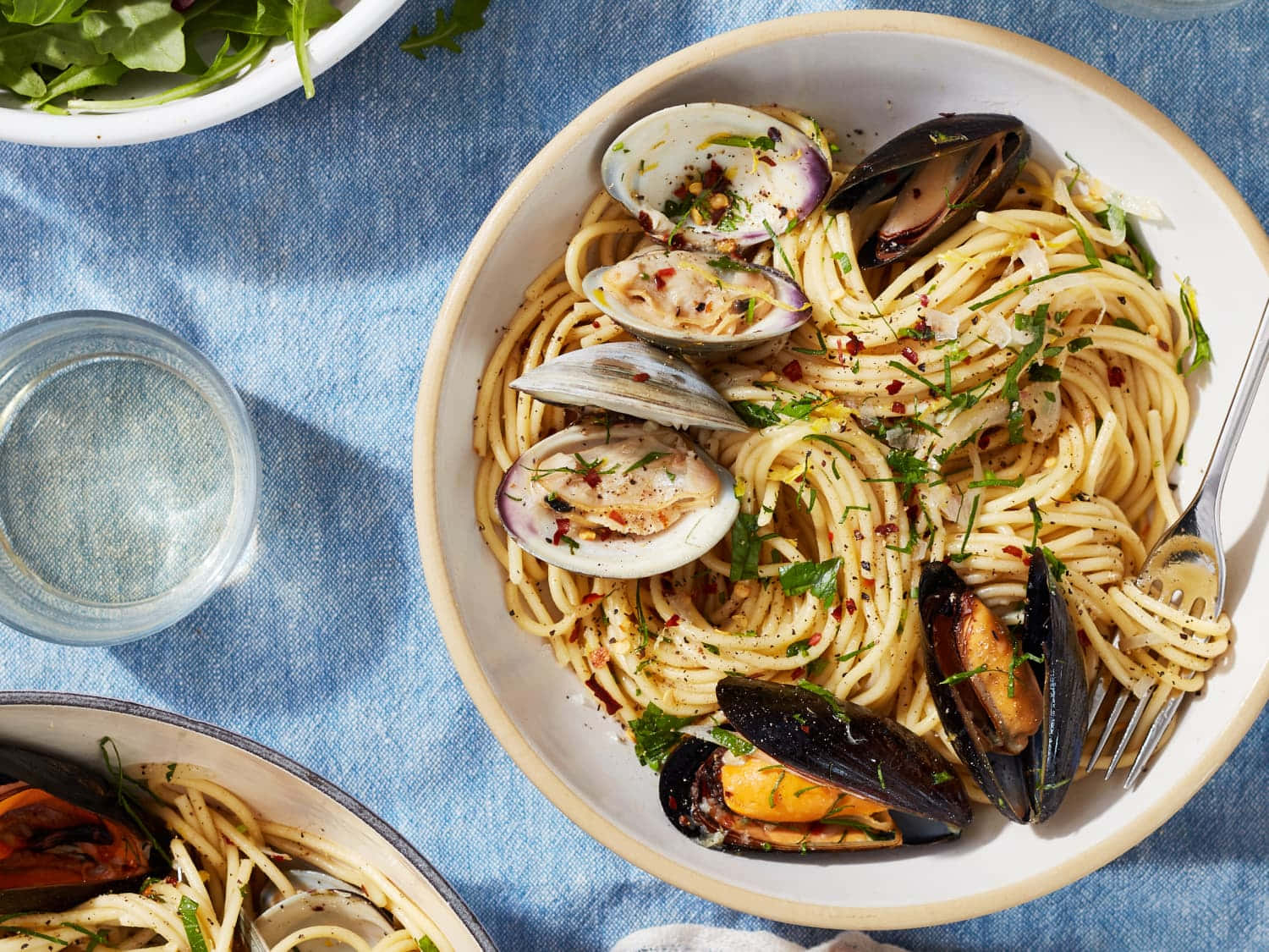 Garlicky Spaghetti Alla Vongole With Mussels Wallpaper