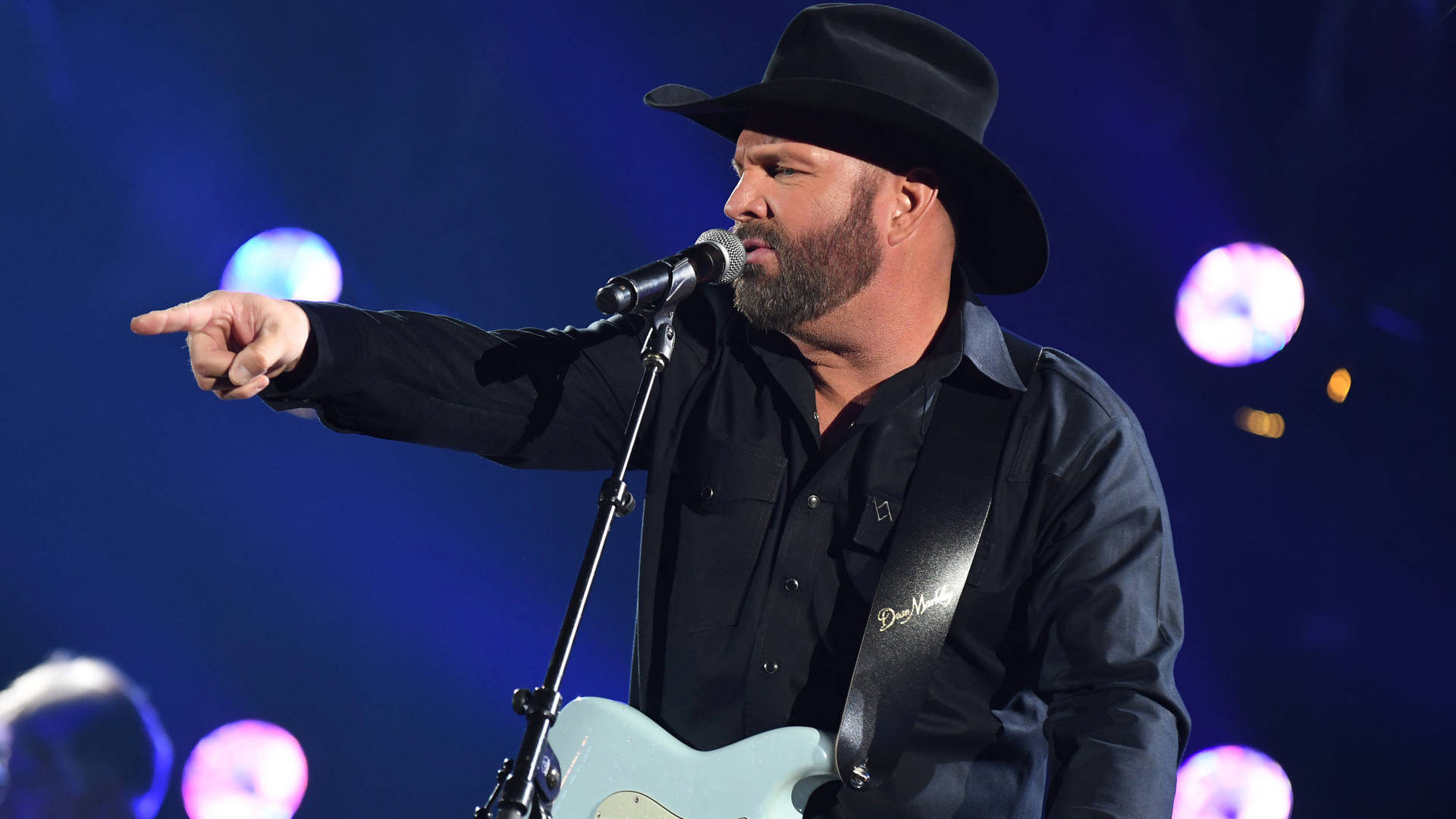 Garth Brooks On Blue Picture