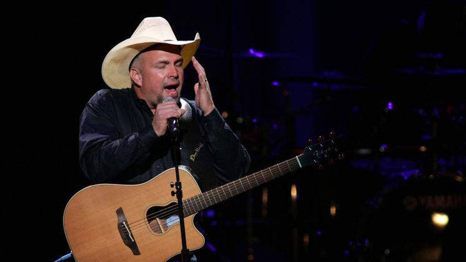 Garth Brooks Singing His Heart Out Picture