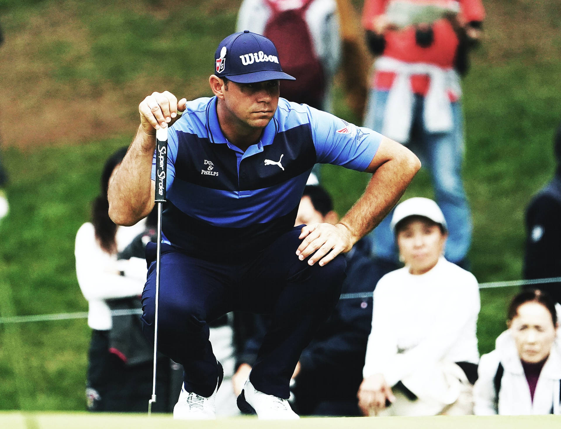 Gary Woodland In Squat Position Wallpaper