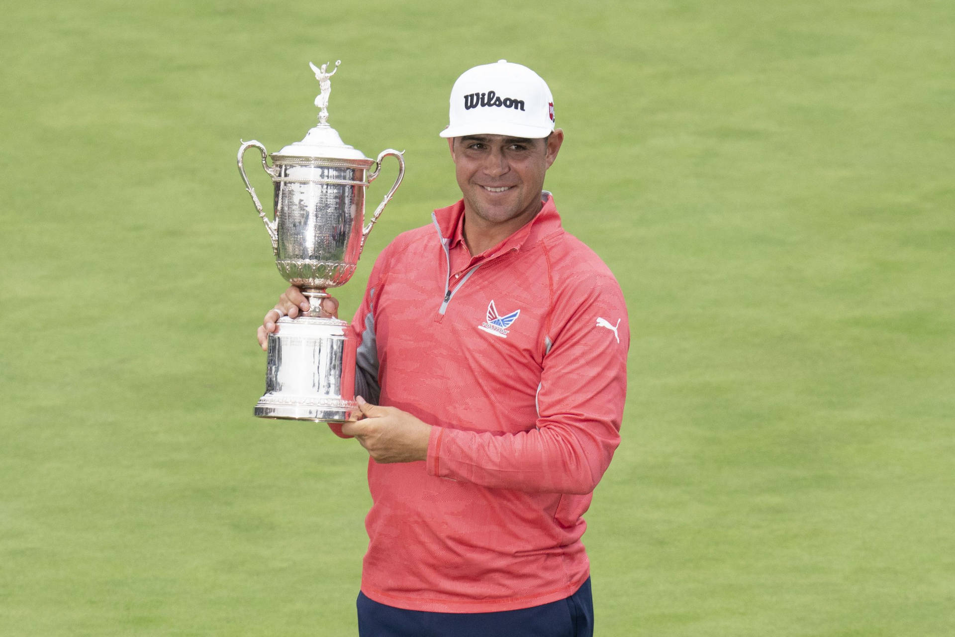 Garywoodland Presenterar Trofén. (assuming This Is The Text That Would Be Added To The Wallpaper). Wallpaper