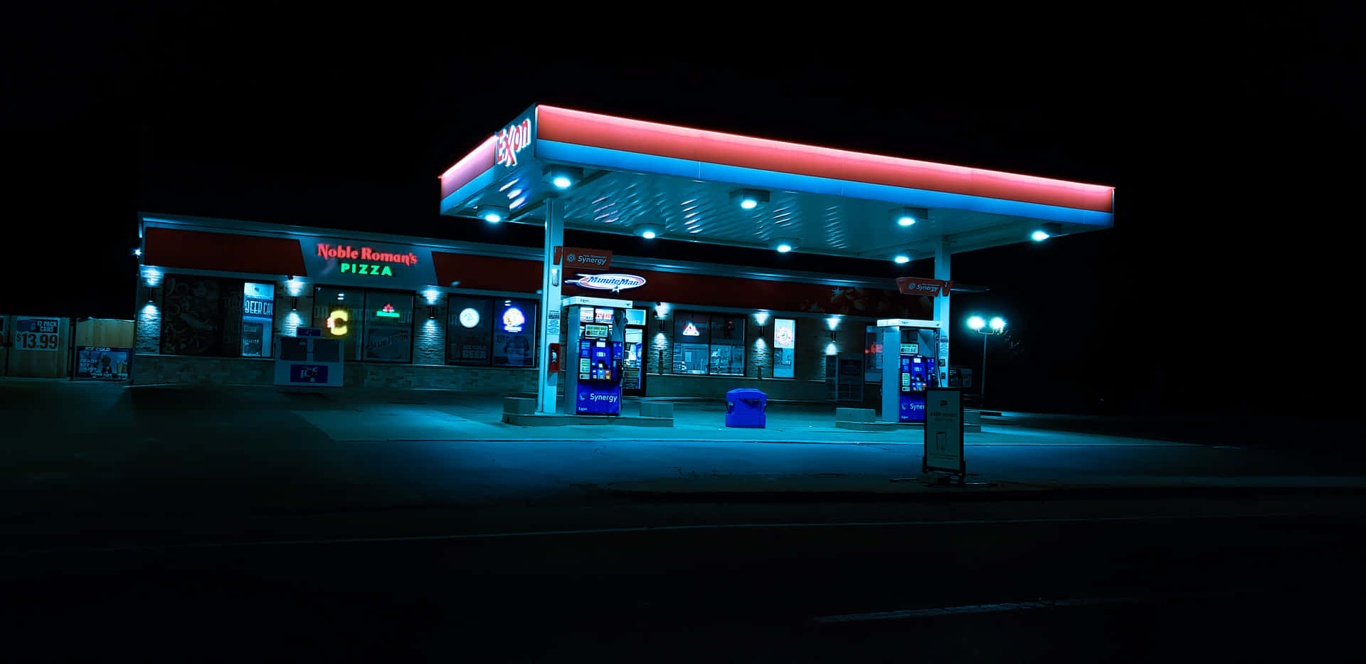 Umposto De Gasolina À Noite