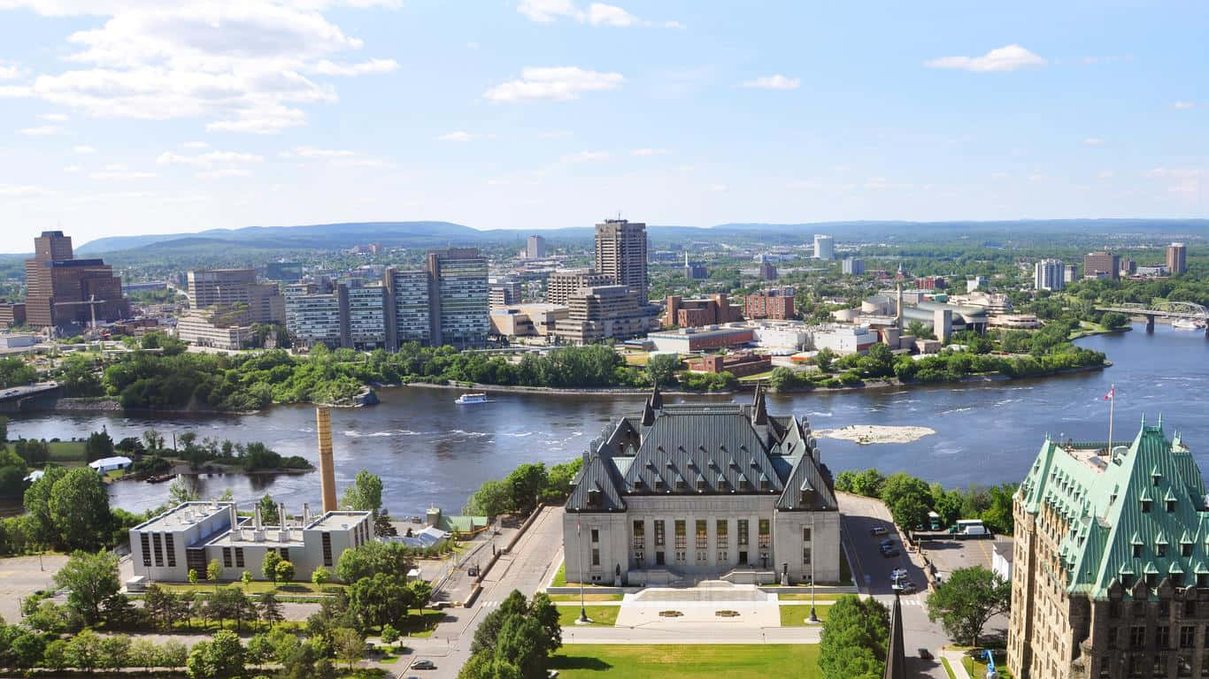 Pemandangan Kota Sungai Gatineau Di Musim Panas Wallpaper