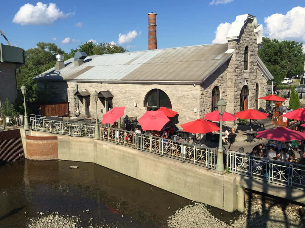 Restaurant Au Bord De La Rivière À Gatineau En Été Fond d'écran