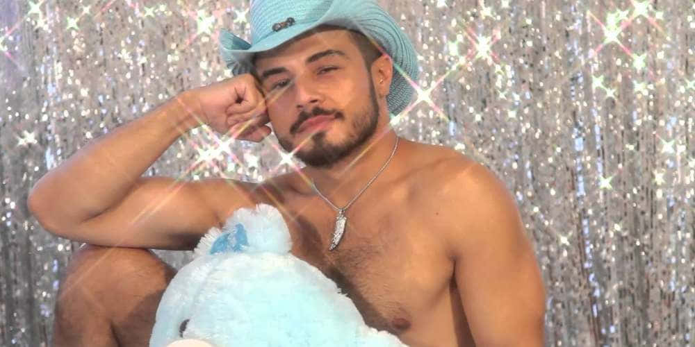 Imagenglamorosa De Un Latino Gay Fondo de pantalla