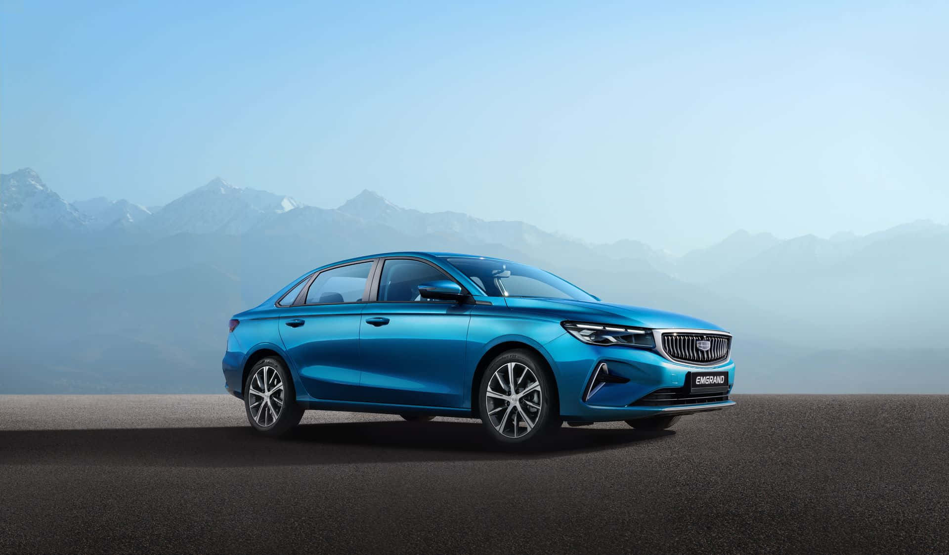 Berline Bleue Geely Emgrand Avec Fond De Montagne Fond d'écran