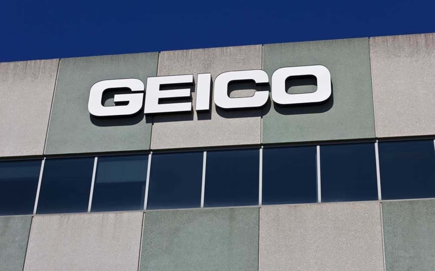 The Iconic Geico Gecko in a Friendly Pose