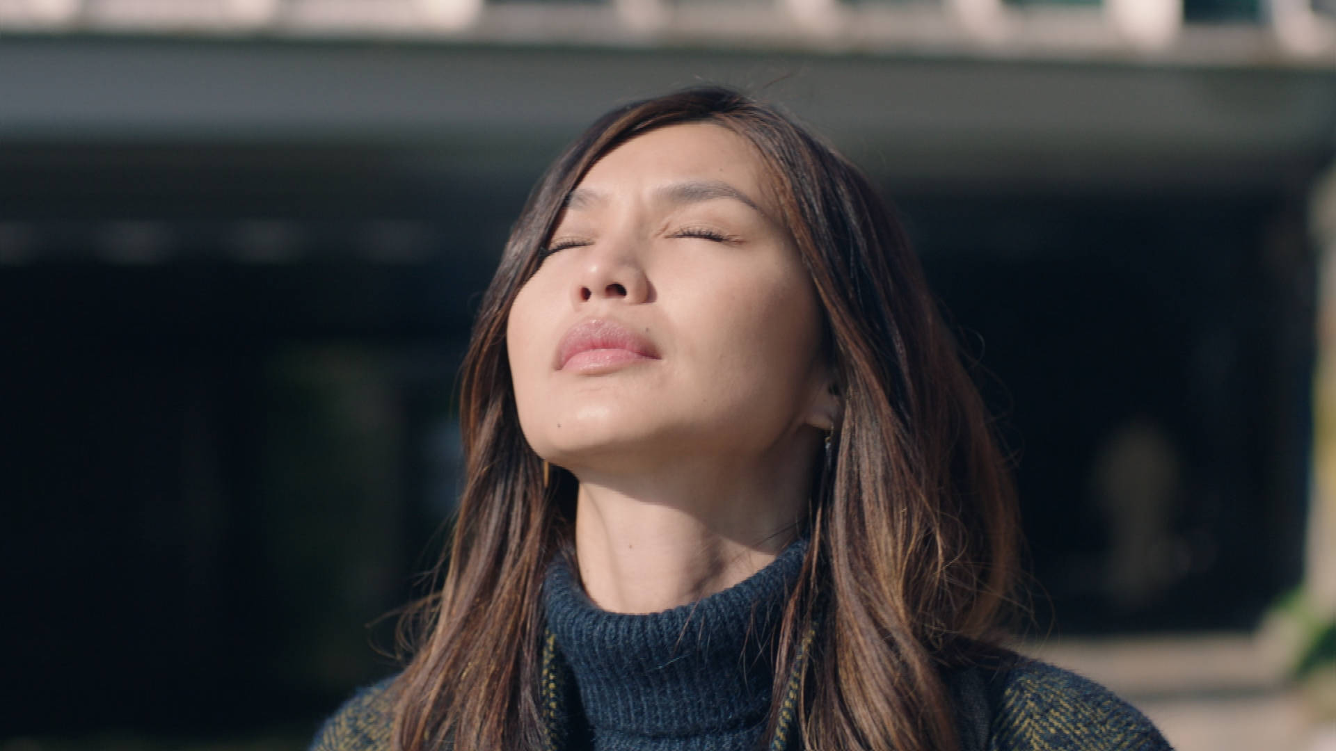 Gemma Chan emotionelt øjeblik tapet Wallpaper