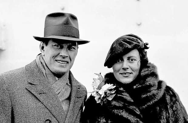 Gene Tunney And His Wife During A Trip Wallpaper