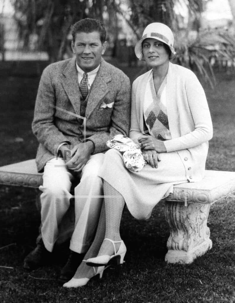 Gene Tunney With His Wife Wallpaper