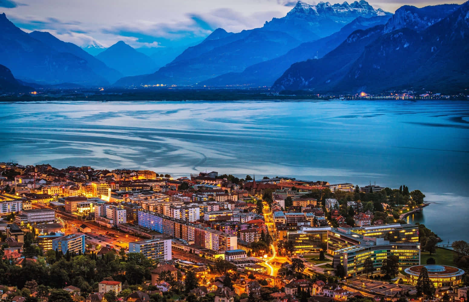 Geneva Lakefront Twilight View Wallpaper