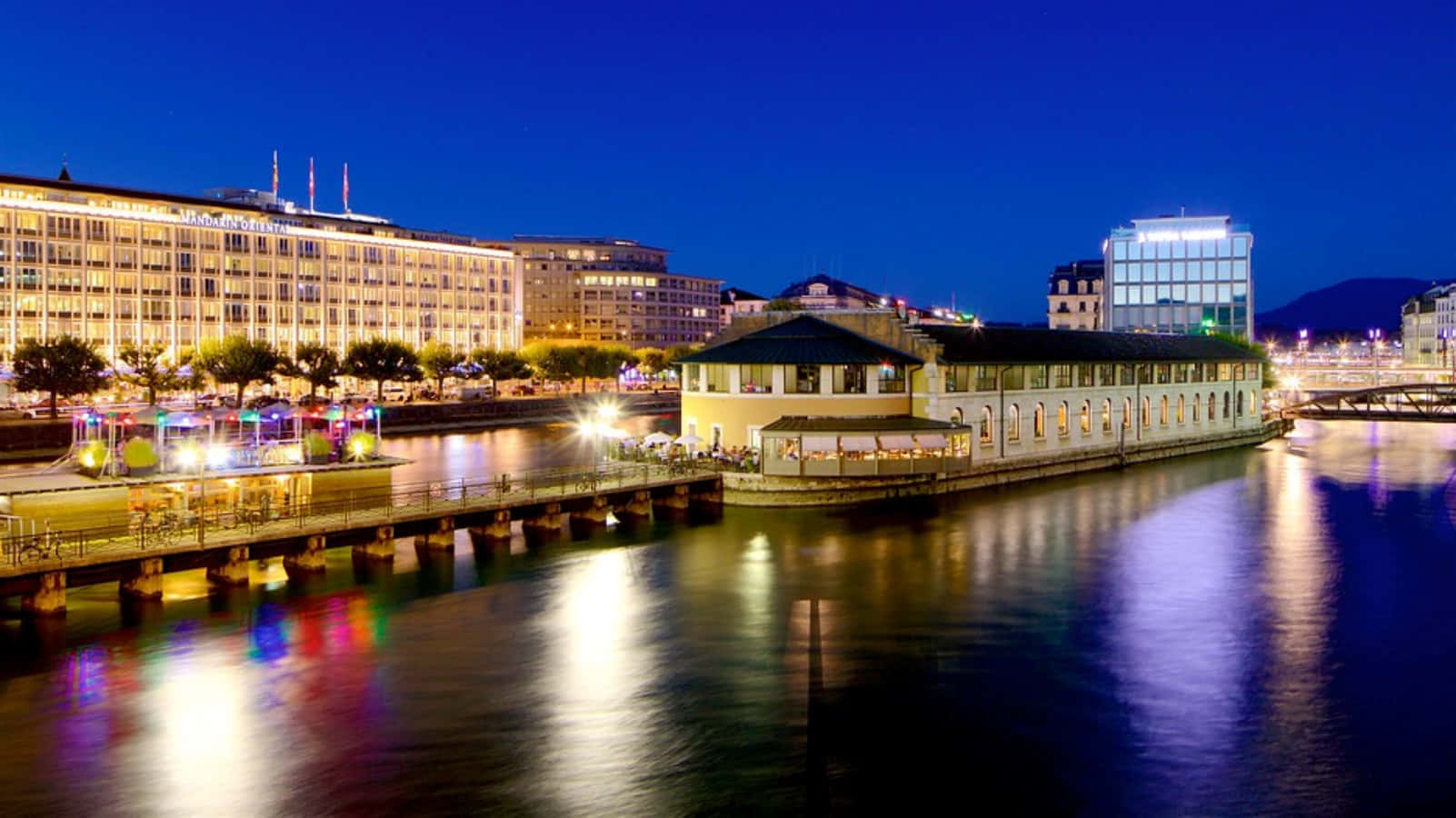 Geneva Nighttime Waterfront Reflections Wallpaper