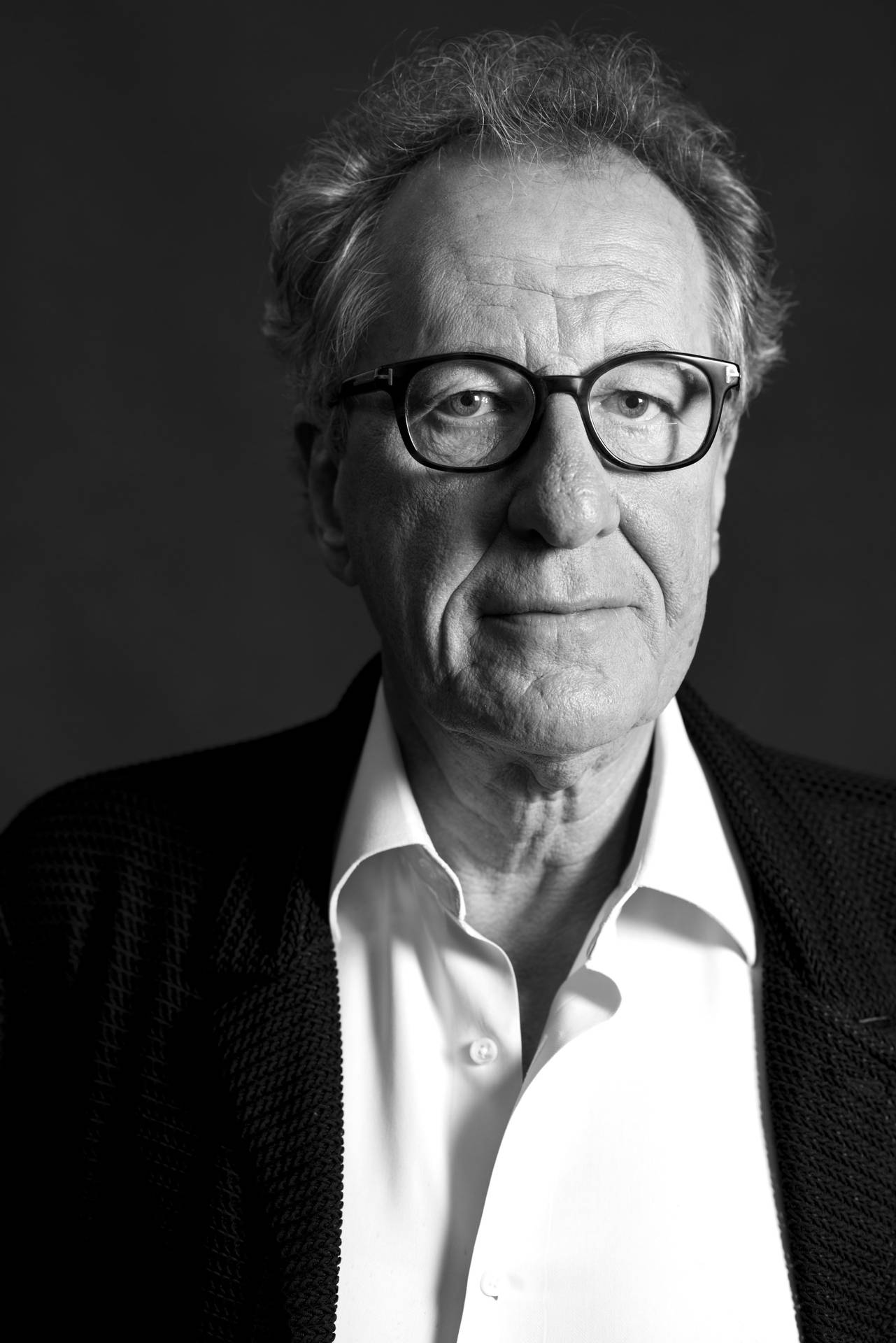 Geoffreyrush En Blanco Y Negro Fondo de pantalla