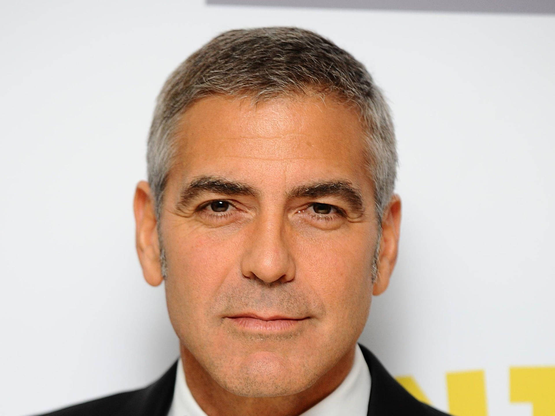 George Clooney Close-up Ansigtsdesign. Wallpaper