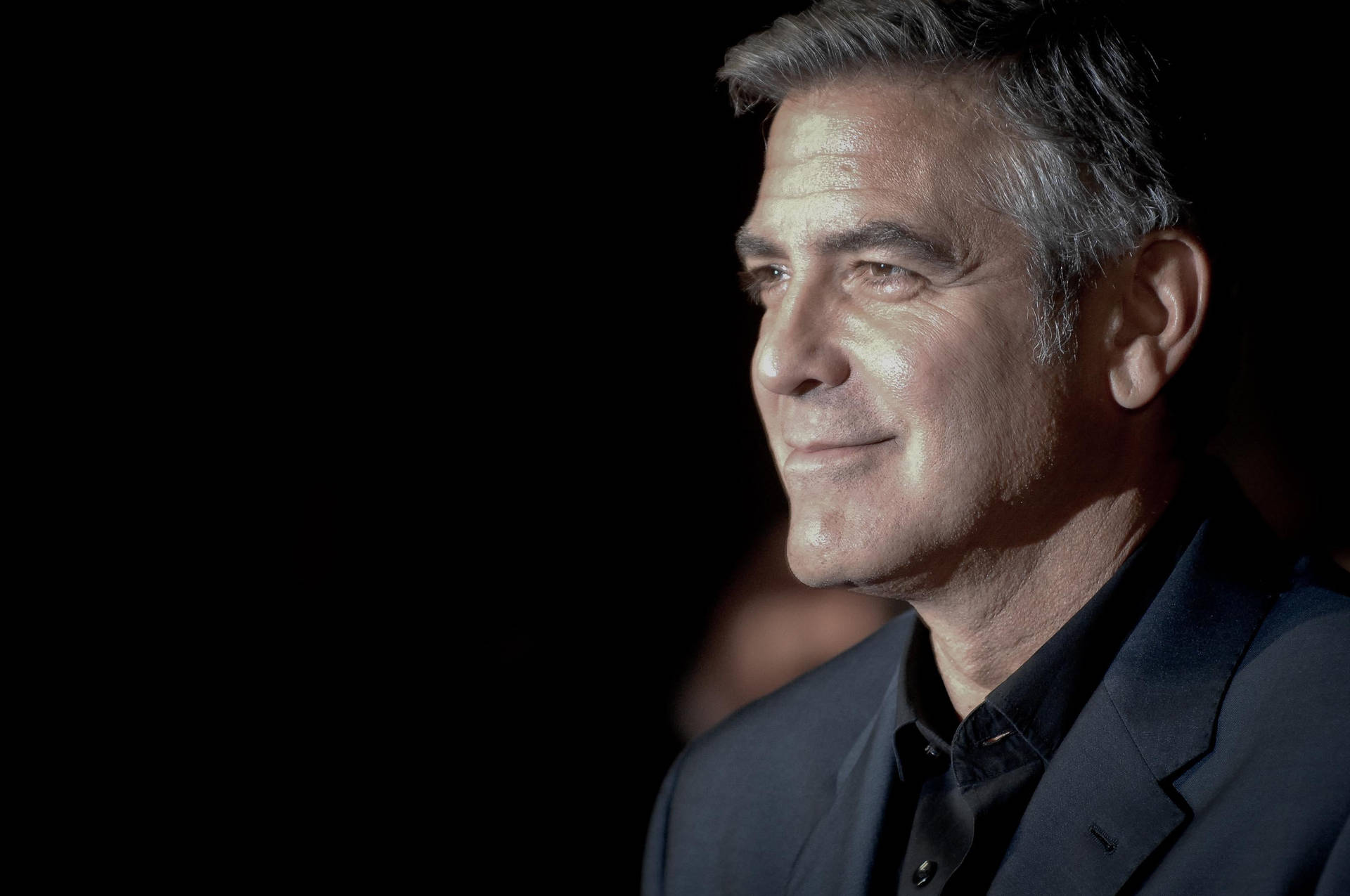 George Clooney Side View Wallpaper