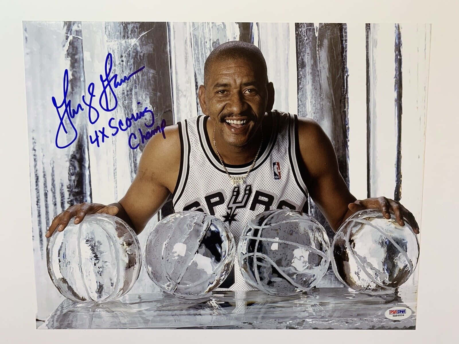 George Gervin autograferet basketball plakat. Wallpaper